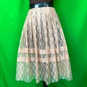 NWT Philosophy Di Lorenzo Serafini Pleated Lace over Faux Leather Skirt. Size 8.